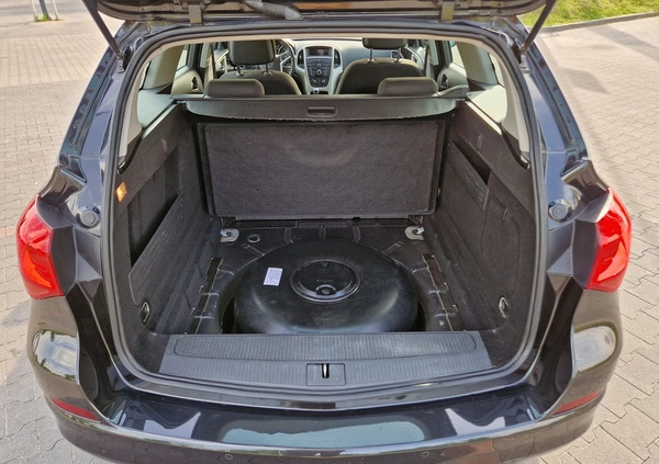 Opel Astra cena 27000 przebieg: 211025, rok produkcji 2012 z Pyskowice małe 466